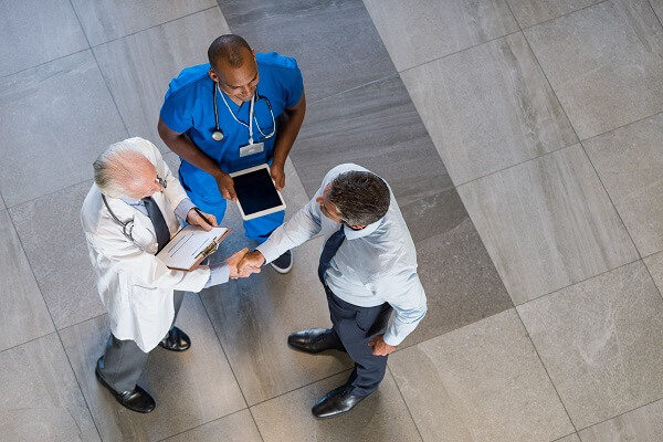 بهترین نماینده علمی یک مشاور و مذاکره کننده قوی است.